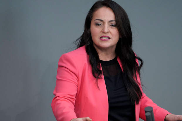 Политик Дагделен призвала вывести войска США из ФРГ после пошлин Трампа