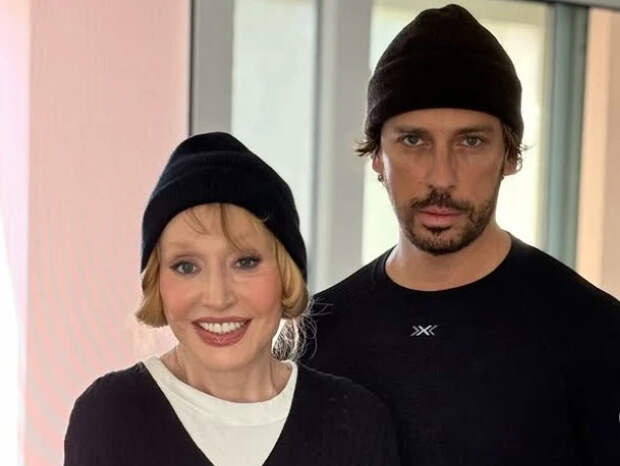 Зачем Пугачева носит черную шапочку поверх парика