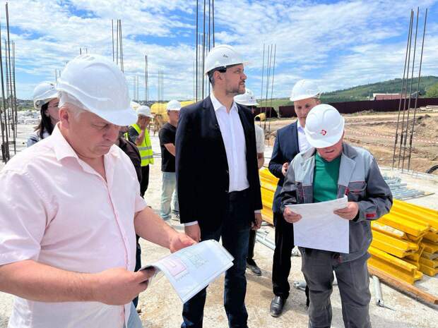 Строительство здания школы в Дарасуне завершат к концу лета