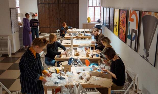 «Не можем исключать, что раскладушки не притащат!»: в Архангельске хотят открыть мастерскую молодых художников