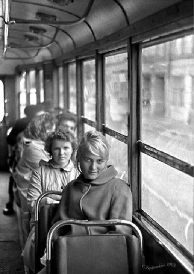 Девушка в троллейбусе или трамвае, 1962 год СССР, детство, ностальгия, подборка