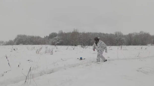 Крымские десантники совместно с военными инженерами ВДВ разминировали маршруты выдвижения штурмовых групп в Сумской области