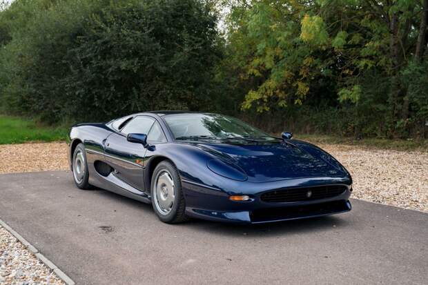 Один из самых красивых автомобилей Jaguar XJ220 1993 года