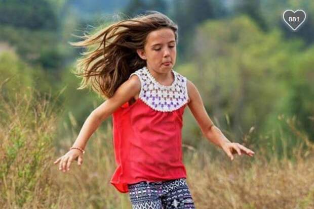 10-летняя девочка из Калифорнии спасла двух маленьких детей от гибели под колёсами автомобиля ценой собственной жизни дети, добро, спасение