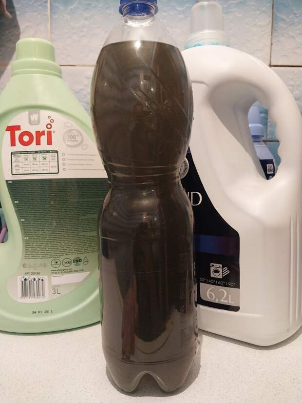 Вот такая вода пошла из крана на 41 квартале в Макеевке