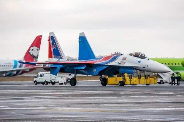 Пилотажная группа «Русские витязи» получила четыре новых истребителя Су-35С