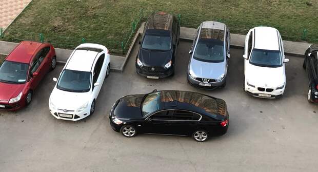 Что делать, если машину заблокировали на парковке