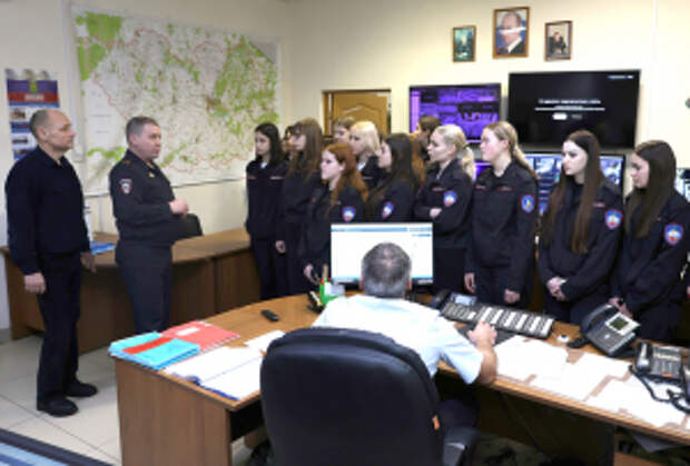 «Студенческий десант» погрузился в рабочие будни пензенских полицейских