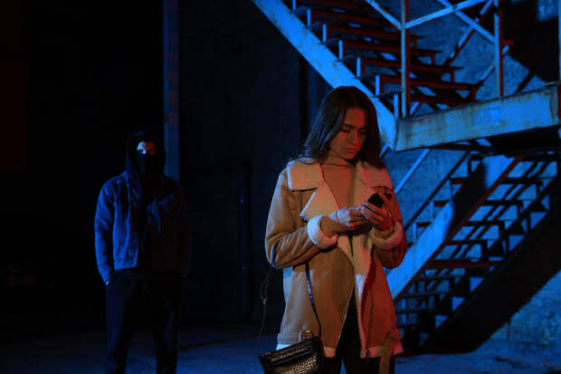 В Подмосковье нелегальный мигрант преследовал девушку и пытался ее поцеловать