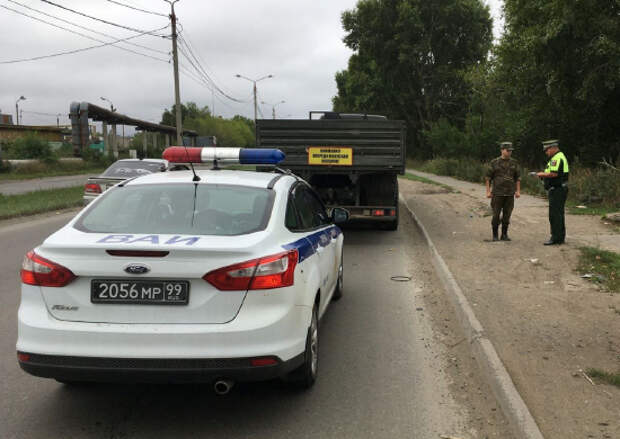 Представители военной автомобильной инспекции Восточного военного округа проводят акцию «Массовый контроль»