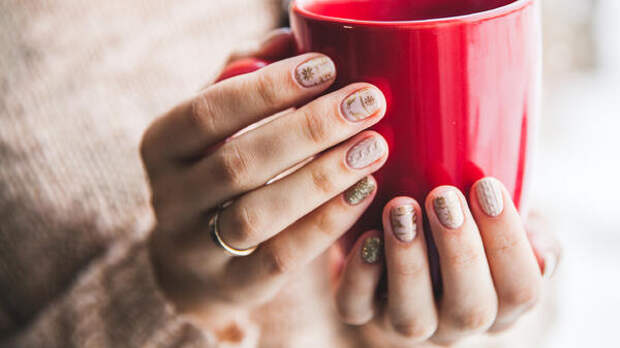 Цвет маникюра на Новый год 2026: тренды, которые покорят праздник