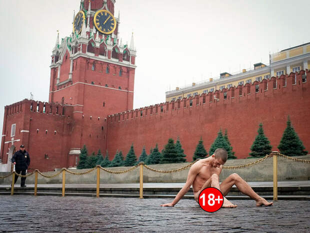 Акция Павленского на Красной площади  Source: Reuters