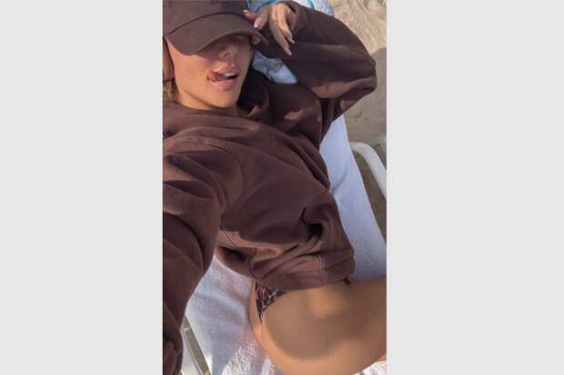 Анна Седокова похвасталась фигурой в леопардовых трусах