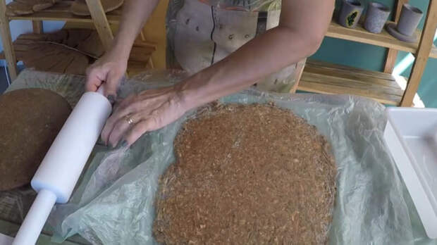 Невероятно, но даже из обыкновенных, дешёвых древесных опилок может получиться замечательный декор. Его вполне можно использовать и в качестве подарка!-3