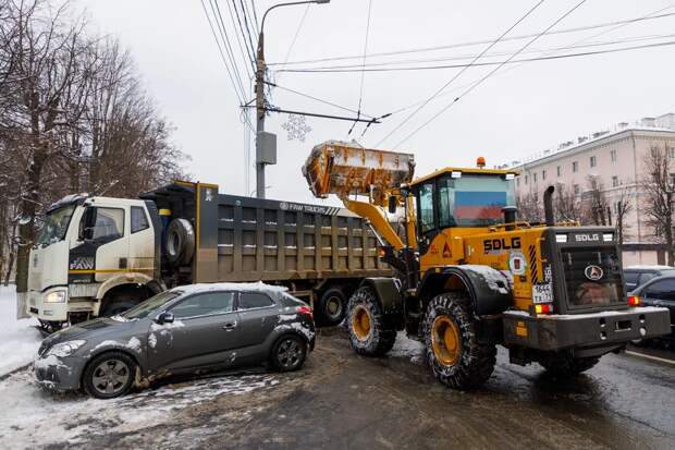 В уборке Тулы от снега в этом году задействуют 450 рабочих и около 200 единиц техники