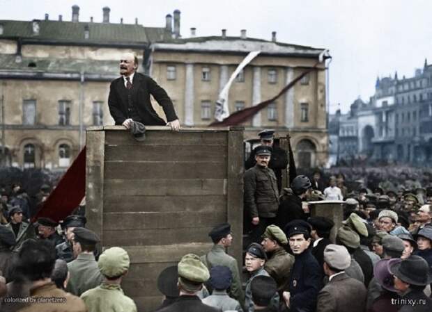 Выступление Владимира Ильича Ульянова (Ленина) с речью к красноармейцам, отправляющимся на Польский фронт.