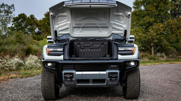 GMC Hummer EV показал себя как 1000-сильный, 350-мильный, быстро заряжающийся ЗВЕРЬ!