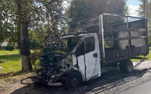 Водитель загоревшейся на дороге в Захаре газели рассказал о случившемся