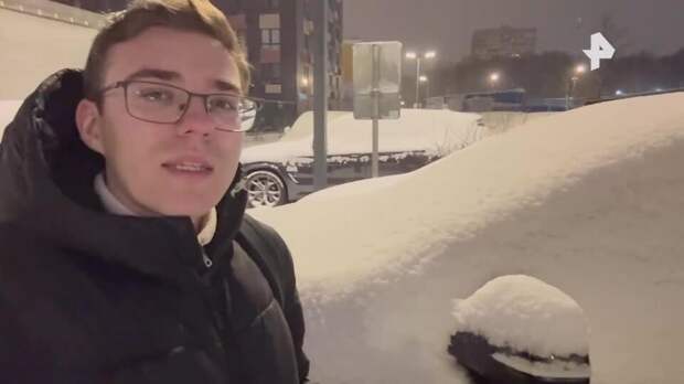 Мощный снегопад обрушился на Москву