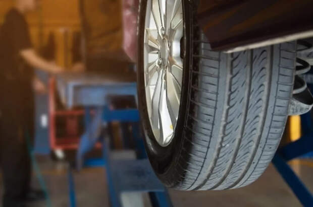 Автоэксперт Кадаков назвал точный момент, когда менять зимние шины