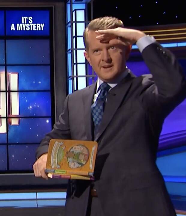 Ken Jennings looks to the audience on Jeopardy Season 39.