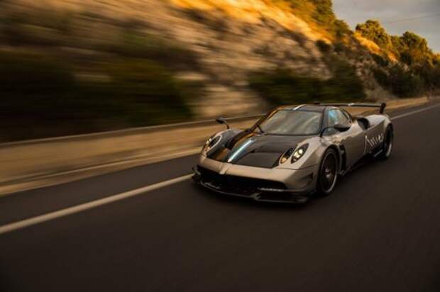 Двухдверный гиперкар от Pagani Automobili (17 фото)