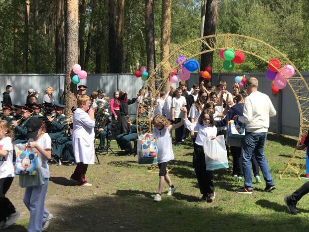 Свердловское РО СоюзМаш поздравило юных пациентов с Днем защиты детей