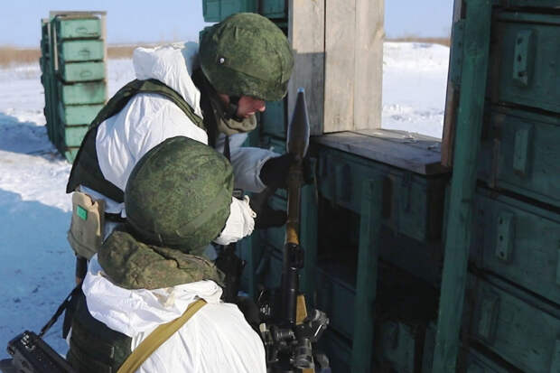 В Амурской области, военнослужащие, заключившие первый контракт с Министерством обороны Российской Федерации, проходят курс интенсивной боевой подготовки