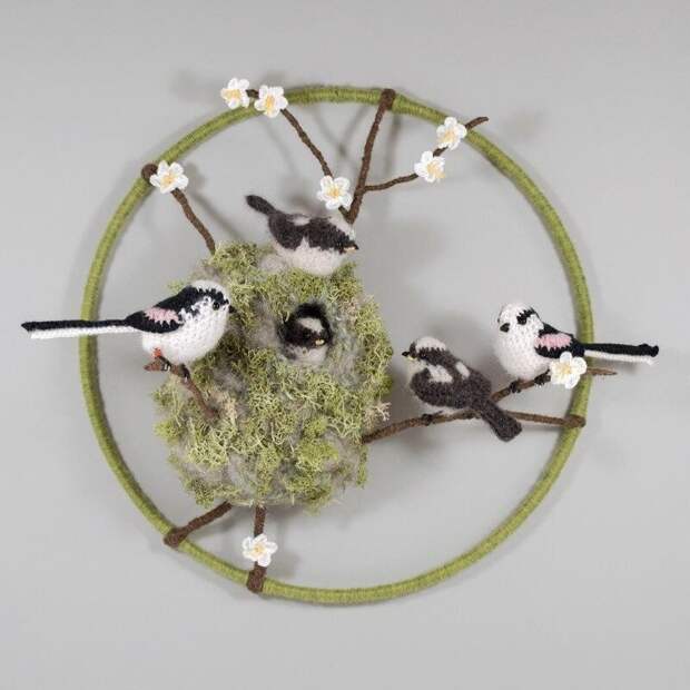 Англичанка нашла свое призвание в вязании птичек – пернатые создания получается реалистичными