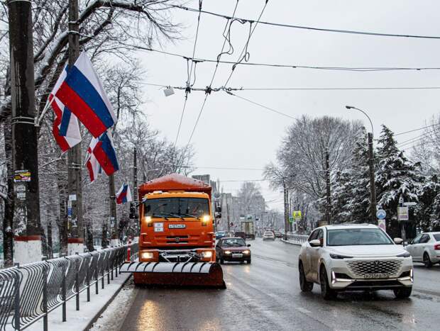 В ночную смену в Симферополе готовятся выйти 12 комбинированных машин