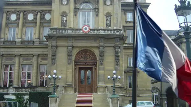 Послу России во Франции передан список сотрудников, объявленных persona non grata