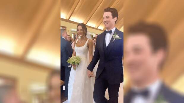 Келли Сперри вышла замуж за Майлза Теллера на Мауи, надев 2 эффектных свадебных платья