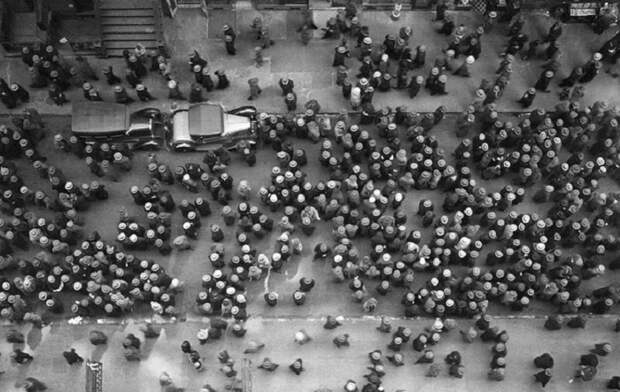 Вид на улицу в Нью-Йорке с высоты в 1939 году.