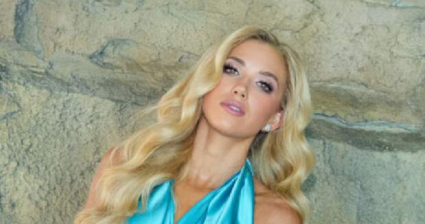Chiefs Heiress Gracie Hunt beach photos 
