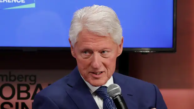 Врачи назвали причину госпитализации Клинтона