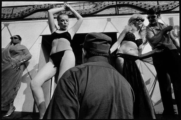 Ярмарочные стриптизерши