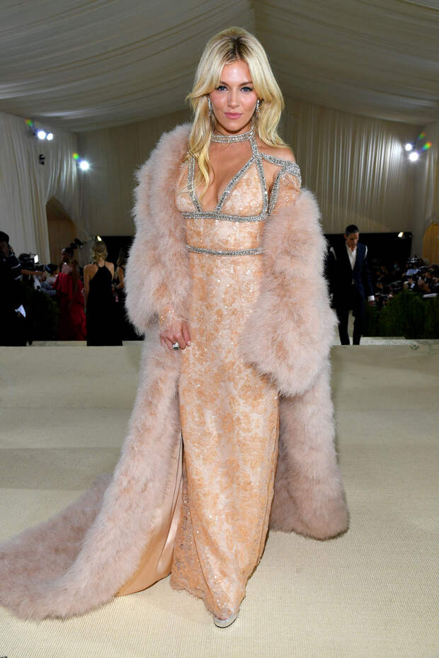 Met Gala-2021: Кристен Стюарт, Лили-Роуз Депп и Дженнифер Лопес