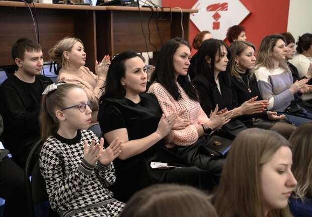 В Молодёжном театре прошел благотворительный концерт для участников СВО