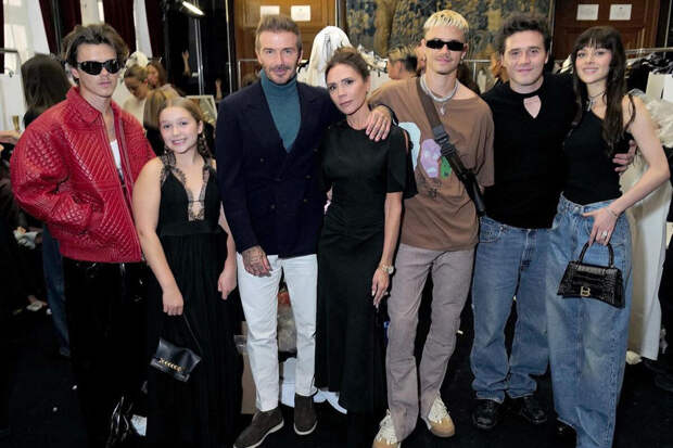 Невестка дизайнера Бекхэм Никола не стала отвечать на вопрос о конфликте в семье