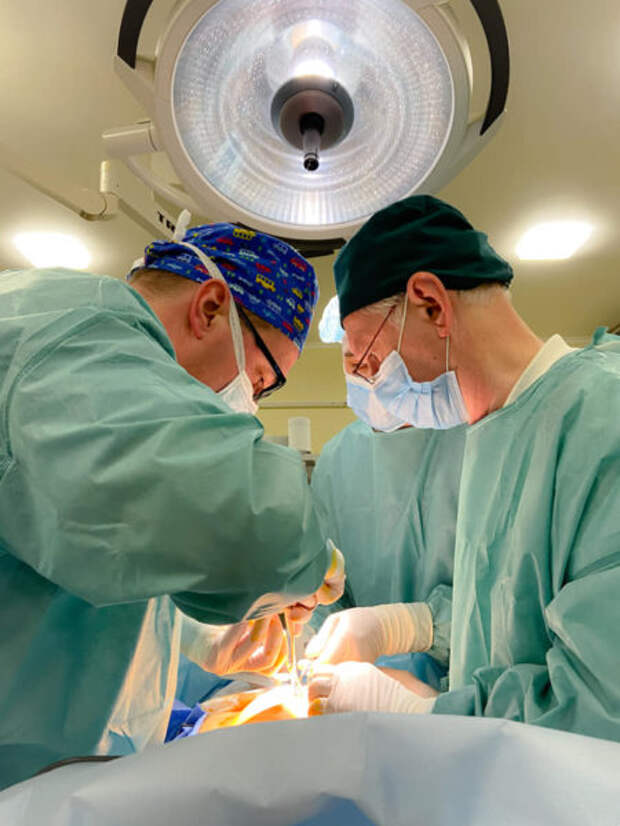 Специальный робот-врач Da Vinci во Львове сделал уникальную операцию 13-летней девочке