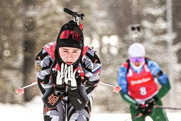 Биатлонистка Томшина выиграла масс-старт на чемпионате России в Тюмени