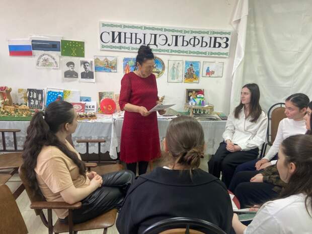 От щылэ мазэм до тыгъэгъазэм: в кружке «Синыдэлъфыбз» прошло занятие по родному языку