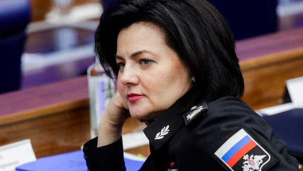 Сегодня весь интернет пестрит сообщениями о том, что бывший заместитель министра обороны Татьяна Шевцова, отправленная в отставку Указом Президента от 14 июня 2024 года, незаметно улизнула из страны