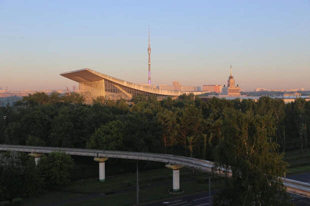 Монреальский павильон на ВДНХ, 2017 год. Еще жив Белорусский сквер, который был незаконно уничтожен за одну ночь 28–29 декабря 2018 года, несмотря на протесты местных жителей и муниципальных депутатов. | Источник: Денис Рылов