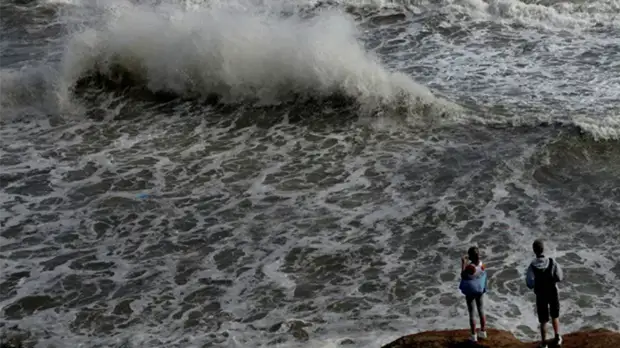 В нескольких районах Приморья объявили штормовое предупреждение