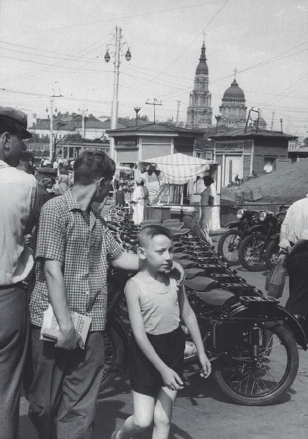Колоритные фотографии Джерри Кука, сделанные во время путешествия по Советскому Союзу в 1960 году