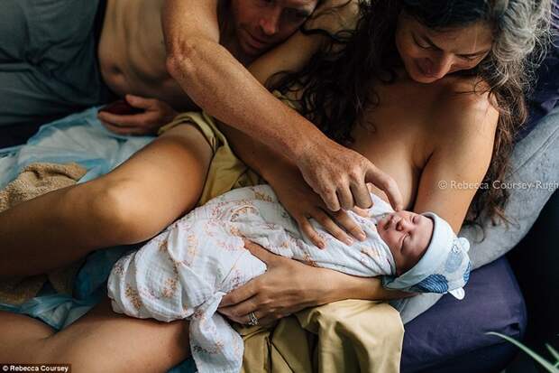 Также Ребекка Курси удостоилась специального приза за этот снимок дети, роды, рождение, фотограф