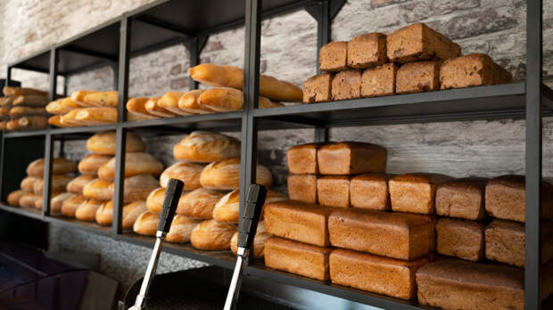 Почему магазинный хлеб всё больше напоминает вату: Технолог разъяснила