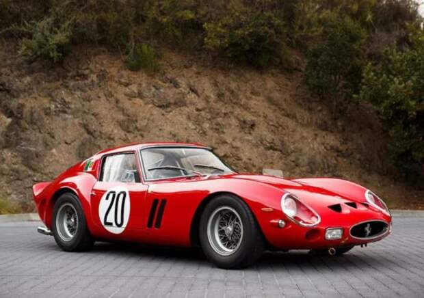 Автомобиль Ferrari 250 GTO настоящая легенда трека.