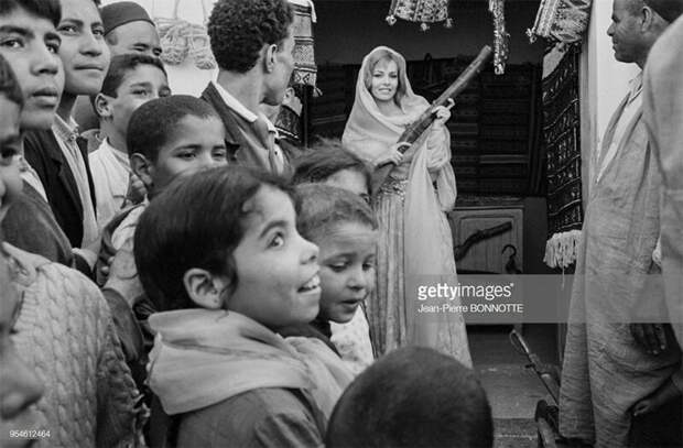 Мишель Мерсье во время съемок фильма "Анжелика и султан" в марте 1967 года в Тунисе актеры, кино, роли, съемки